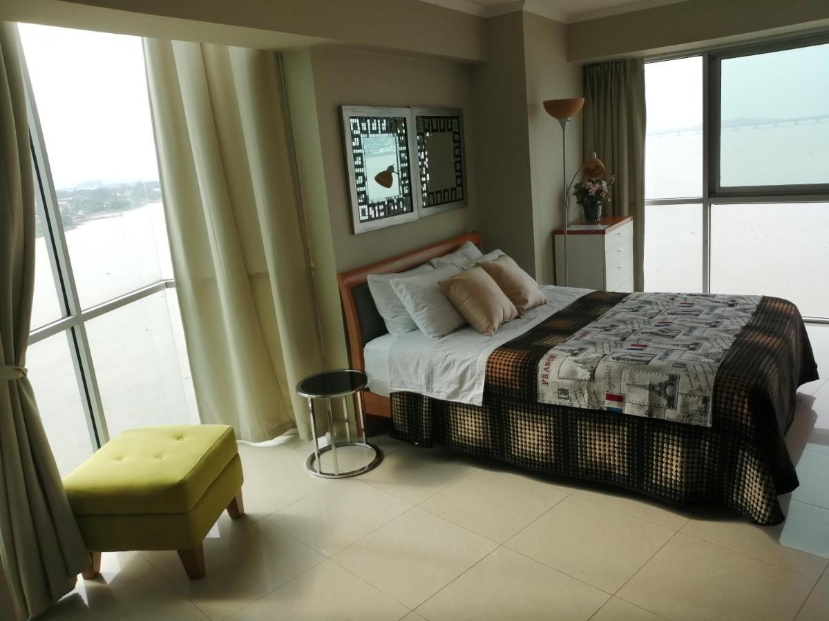Puerto Santa Ana Suites Guayaquil Exteriör bild