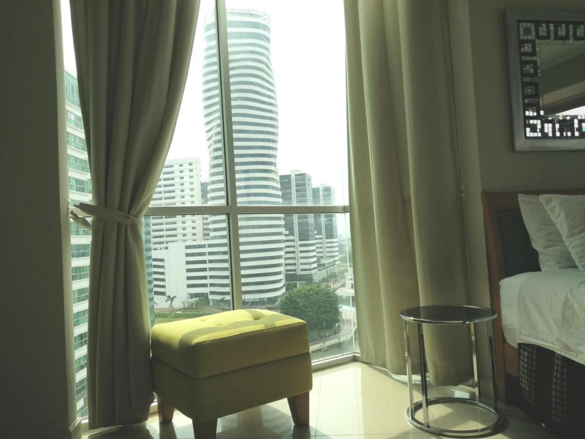 Puerto Santa Ana Suites Guayaquil Exteriör bild