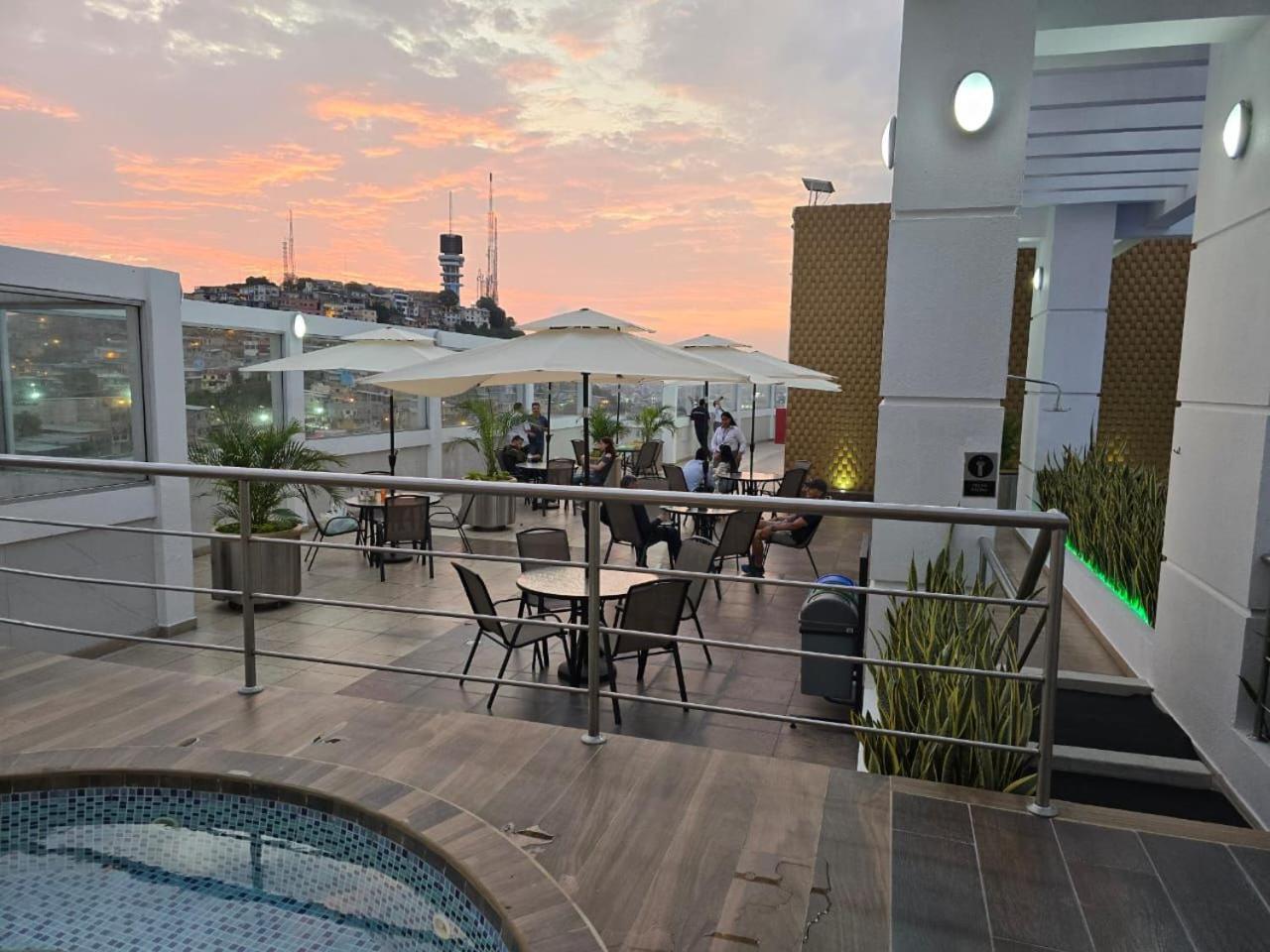 Puerto Santa Ana Suites Guayaquil Exteriör bild